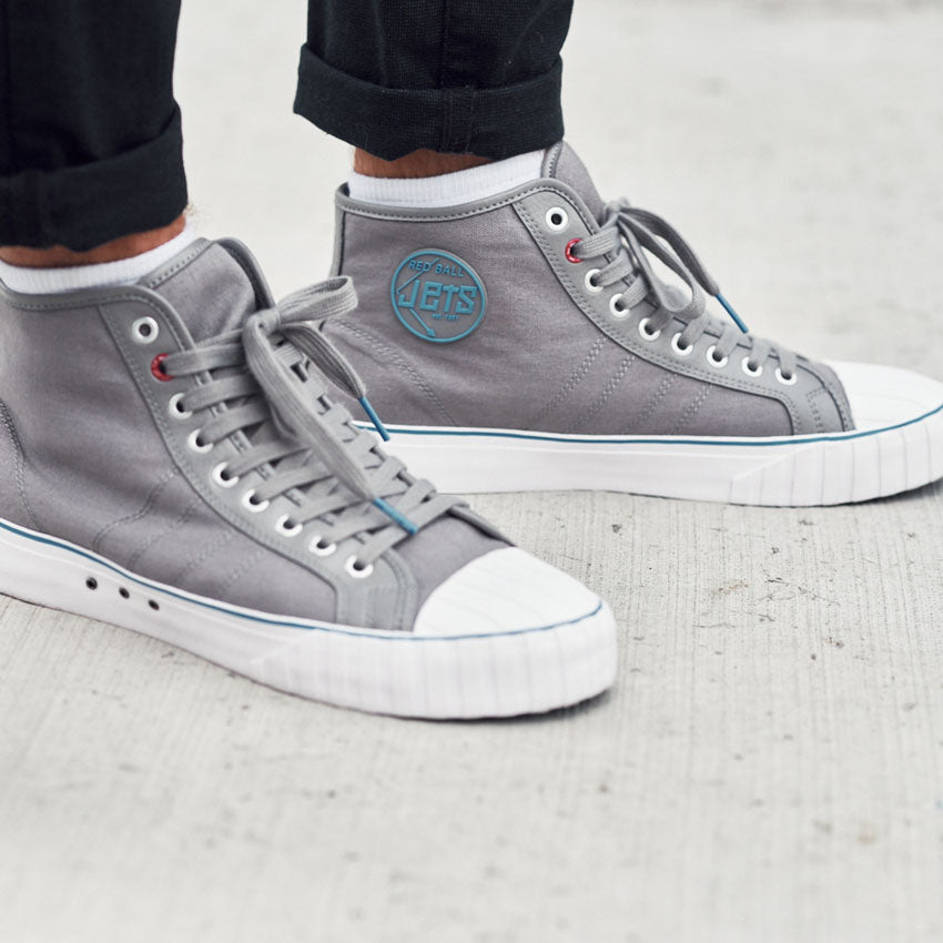 a person with black pants wearing the gray and blue red ball jets